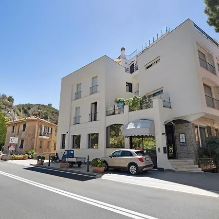 Apartment 6 Mehari Varigotti